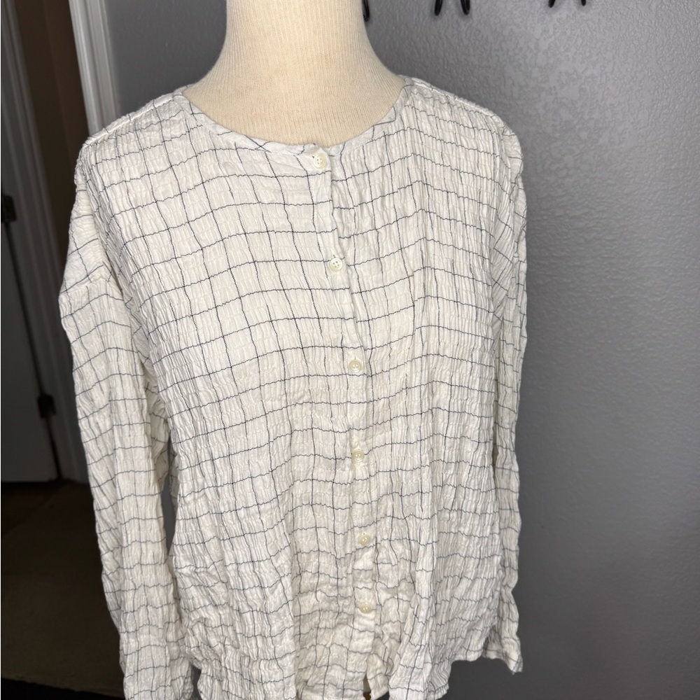 White Button-Up Blouse with‎ Grid Pattern